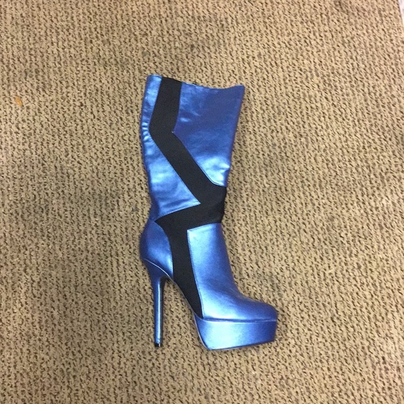 Boots - Picture 2 of 5